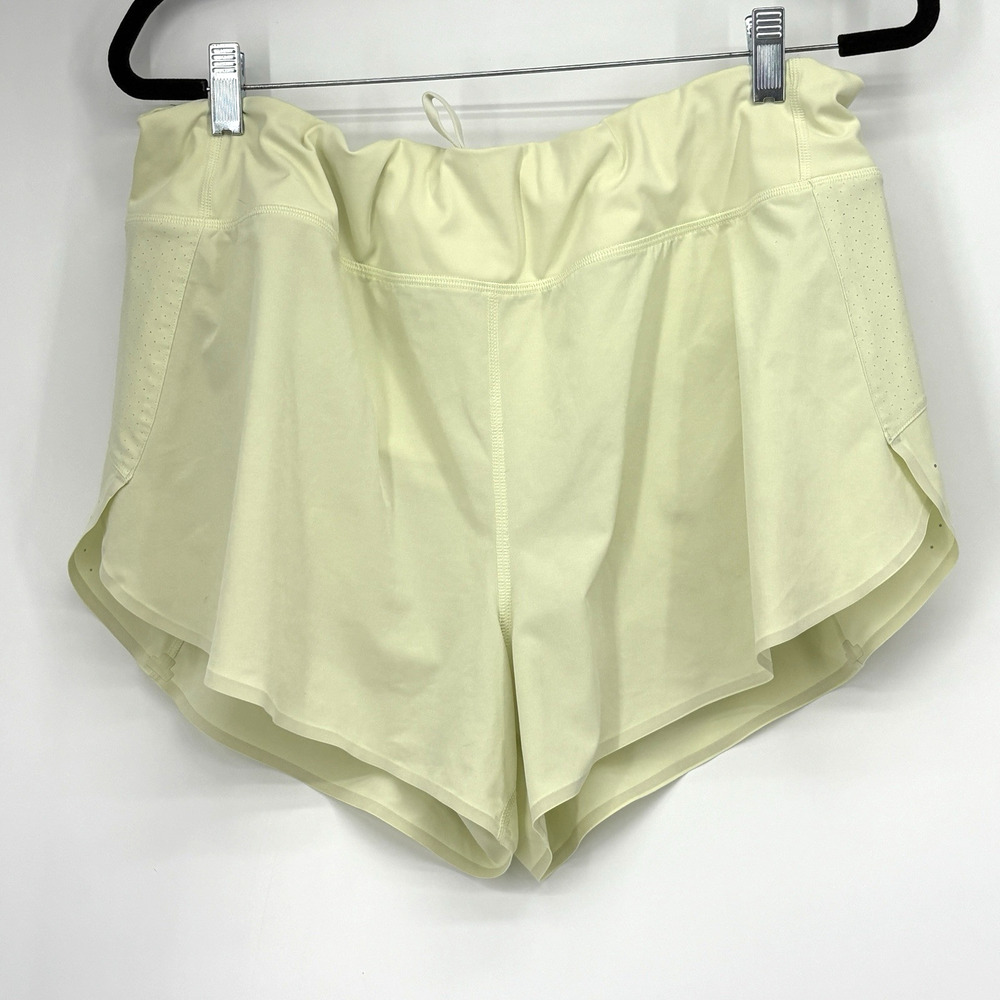 Athleta Women's Athletic Shorts - Light yellow